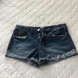 BDG distressed jean shorts- size 26